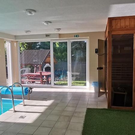 דירות שיופוק Vivi Wellness Apartman מראה חיצוני תמונה