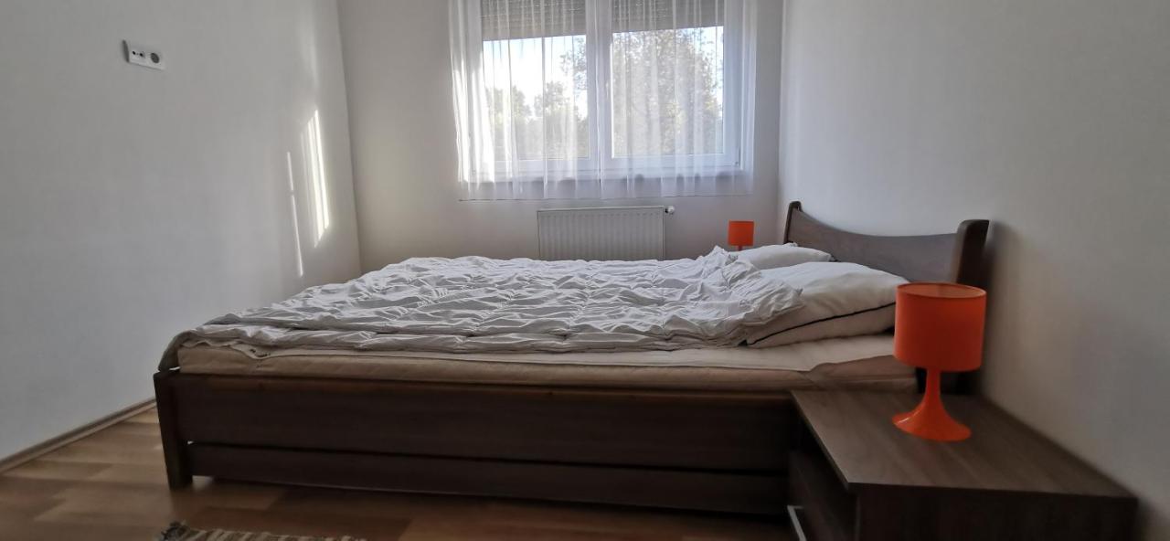 דירות שיופוק Vivi Wellness Apartman מראה חיצוני תמונה